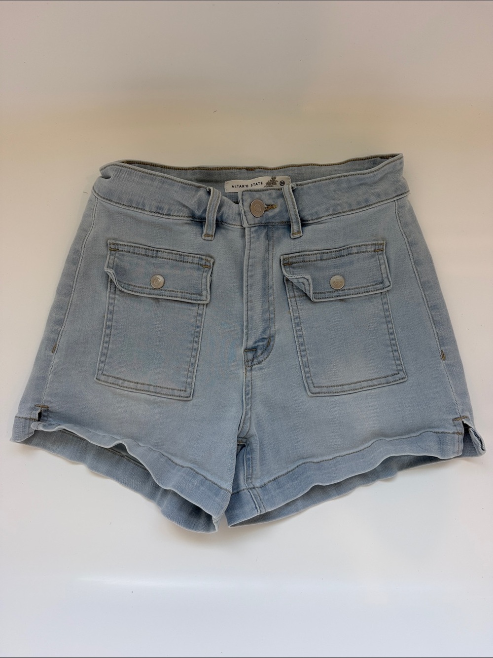 Altar’d State Utility Patch Pocket Denim Shorts Light Wash Size 26